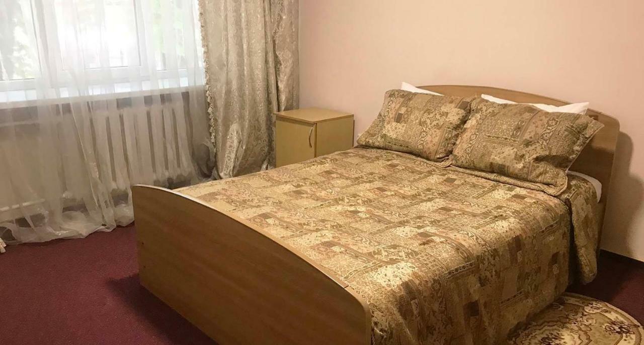 Hotel Kozatsky On Antonova Kiev Esterno foto