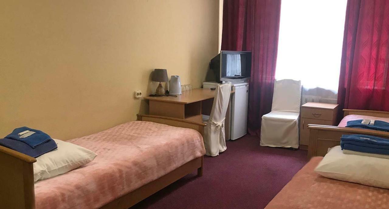 Hotel Kozatsky On Antonova Kiev Esterno foto